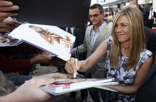  Jennifer Aniston Getting Her 星, つ星 On The Hollywood Walk Of Fame [22 February 2012]