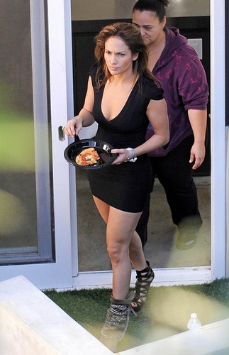  Jennifer Lopez wear little black dress at private party