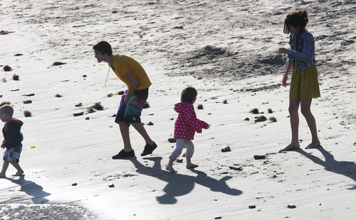 Justin having fun with family at a de praia, praia