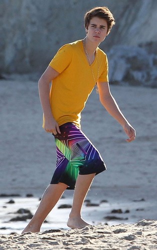  Justin having fun with family at a pantai