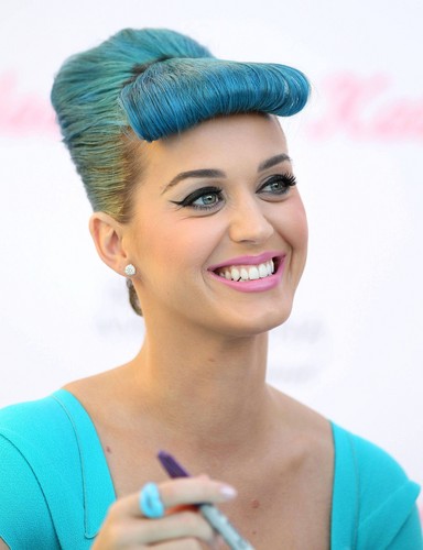  Katy Perry Eyelashes par Eylure [22 February 2012]