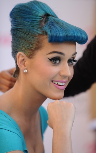  Launch of Katy Perry Lashes in Glendale [22 February 2012]