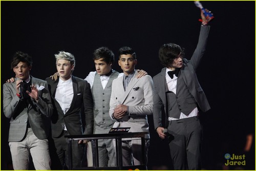 One Direction: 2012 BRIT Awards Winners!