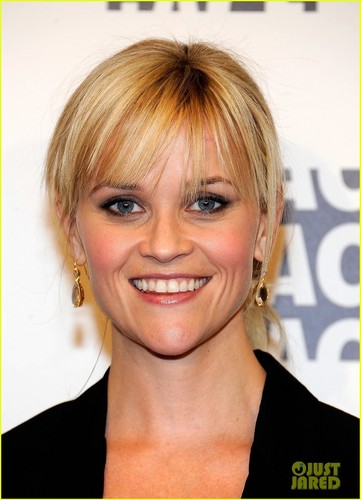  Reese Witherspoon: Ace Eddie Awards Presenter!