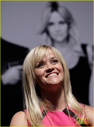  Reese Witherspoon: 'War' Press Conference in Seoul!