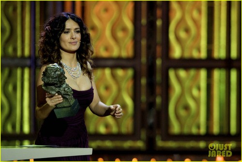  Salma Hayek: Goya Awards Gorgeous!