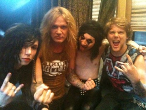  <3<3Andy & Jinxx with friends<3<3