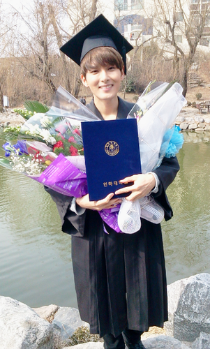  120224 Siwon and Wookie graduated from Inha universidad