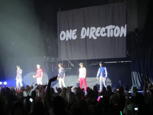  1D on the 'Better With U' tour in Chicago!