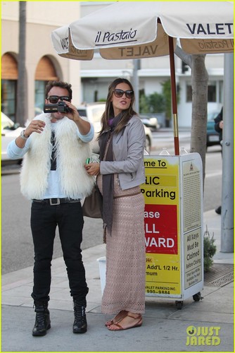  Alessandra Ambrosio: Beverly Hills Baby Bump!