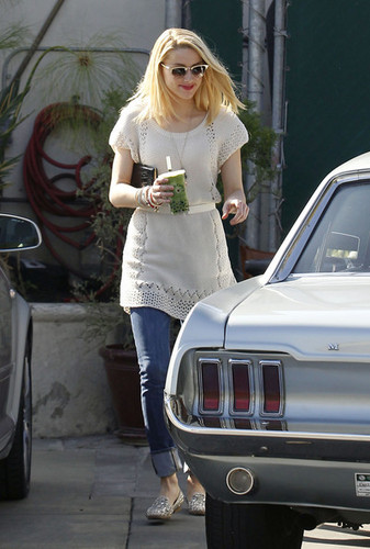  Amber Heard Out For Lunch At The Urth Caffe