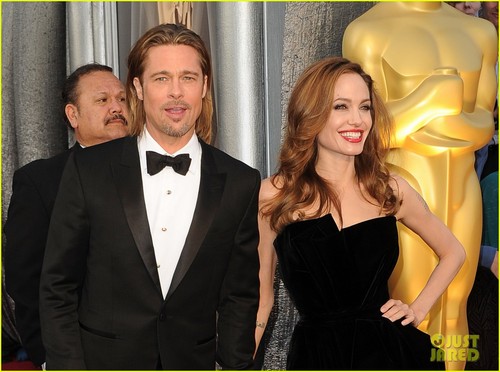  Brad Pitt & Angelina Jolie - Oscars 2012 Red Carpet