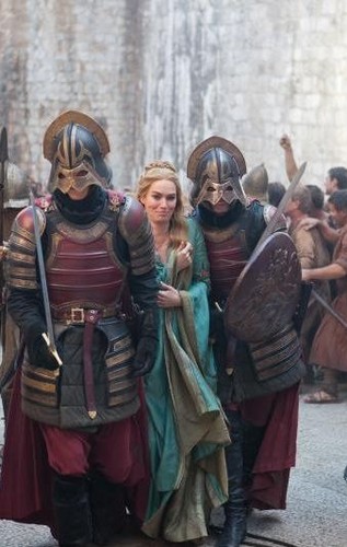  Cersei Baratheon and Lannister soldiers