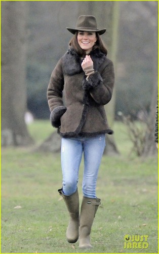  Duchess Kate & Lupo Go for a Walk