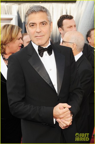  George Clooney & Stacy Keibler - Oscars 2012 Red Carpet