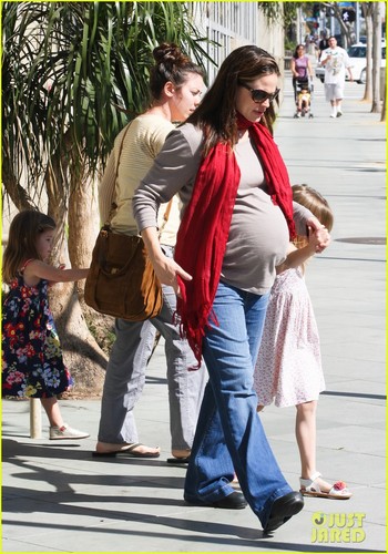Jennifer Garner & Violet: Mommy-Daughter Salon Visit!