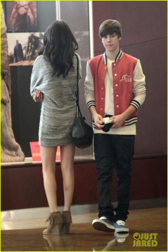 Justin Bieber & Selena Gomez: Saturday Date!
