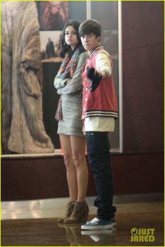 Justin Bieber & Selena Gomez: Saturday Date!
