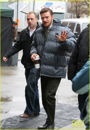  Justin Timberlake: Puffer コート on 'Llewyn' Set