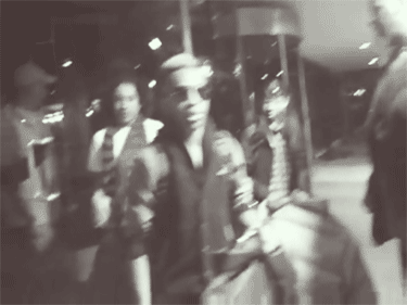  Princeton’s face when he sees the mashabiki outside their hotel. Oh my goodness.