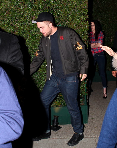  Rob and Kristen out of a Pre-Oscar Party