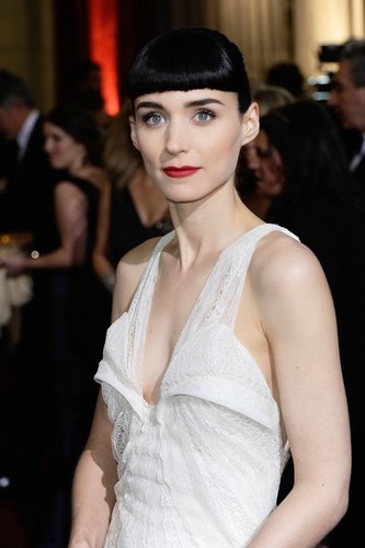 Rooney Mara - 84th Annual Academy Awards/red carpet - (26.02.2012)