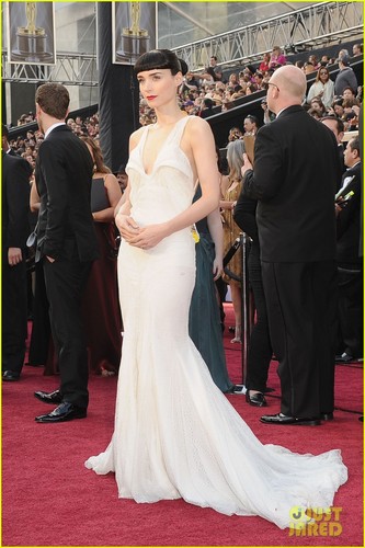 Rooney Mara - Oscars 2012 Red Carpet