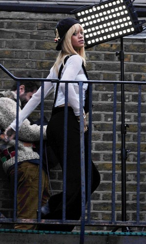  Spotted On A Set In ロンドン [24 February 2012]