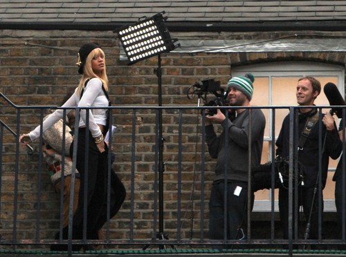  Spotted On A Set In Лондон [24 February 2012]
