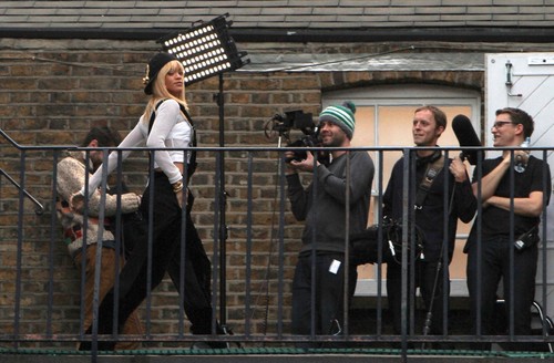  Spotted On A Set In Лондон [24 February 2012]