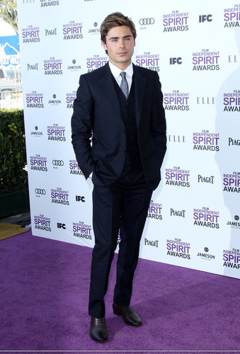  Zac Efron - Spirit Awards 2012 Red Carpet (HQ)