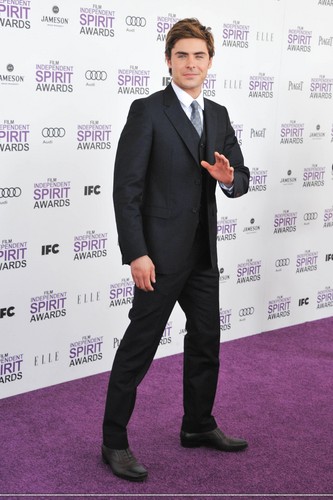  Zac Efron - Spirit Awards 2012 Red Carpet (HQ)