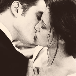 bella and edward kiss after the wedding