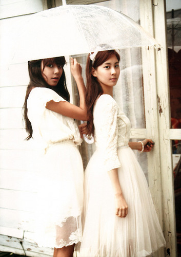  snsd sooyoung and seohyun