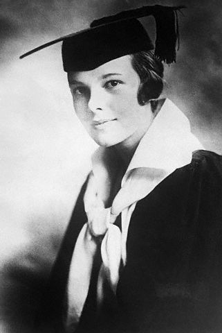  Amelia Earhart