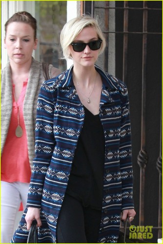  Ashlee Simpson: Shopping with Gal Pals!