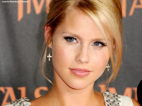  Claire Holt kertas dinding