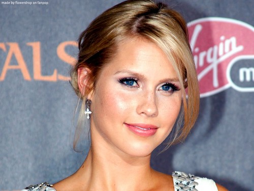  Claire Holt 바탕화면