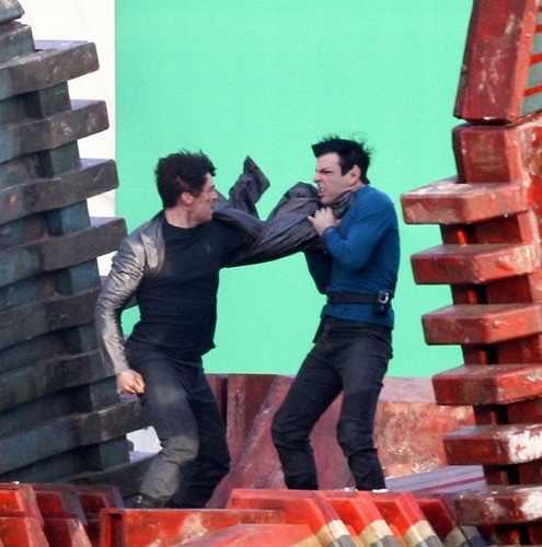  Cumberbatch shooting bintang Trek 2