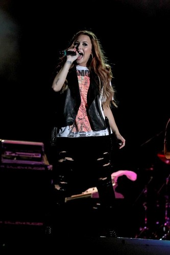  Demi Lovato Florida Rocker!