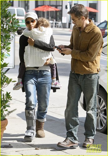  Halle Berry: Lunch with the Family!