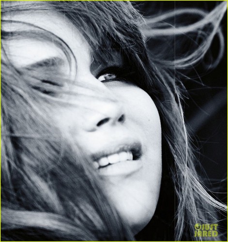  Jennifer Lawrence Covers 'Glamour UK' April 2012