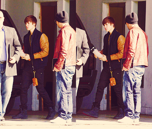  Justin arriving at a Los Angeles studio for a photoshoot :)