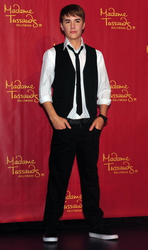  Justin got his 4th wax figure in Madame Tussauds