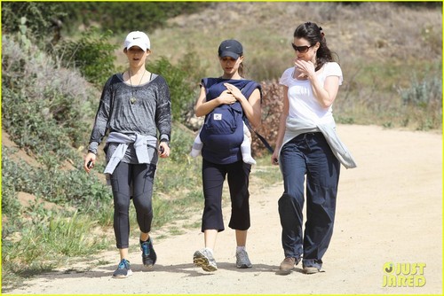  Natalie Portman: Hiking with Aleph!