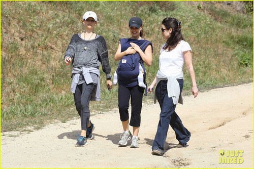  Natalie Portman: Hiking with Aleph!
