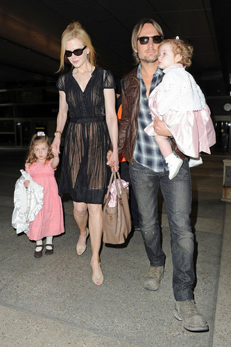  Nicole Kidman and Keith Urban at the Airport