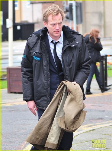  Paul Bettany: On Set for 'Blood'!
