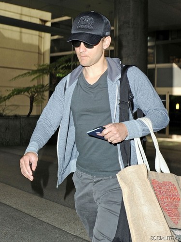  Tobey Maguire Looking Very Thin At LAX