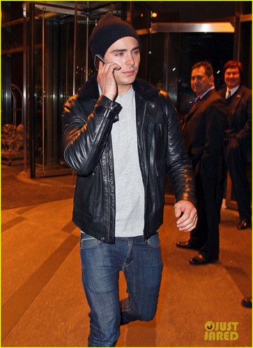  Zac Efron: 'Went Wild' Filming 'The Lorax'!